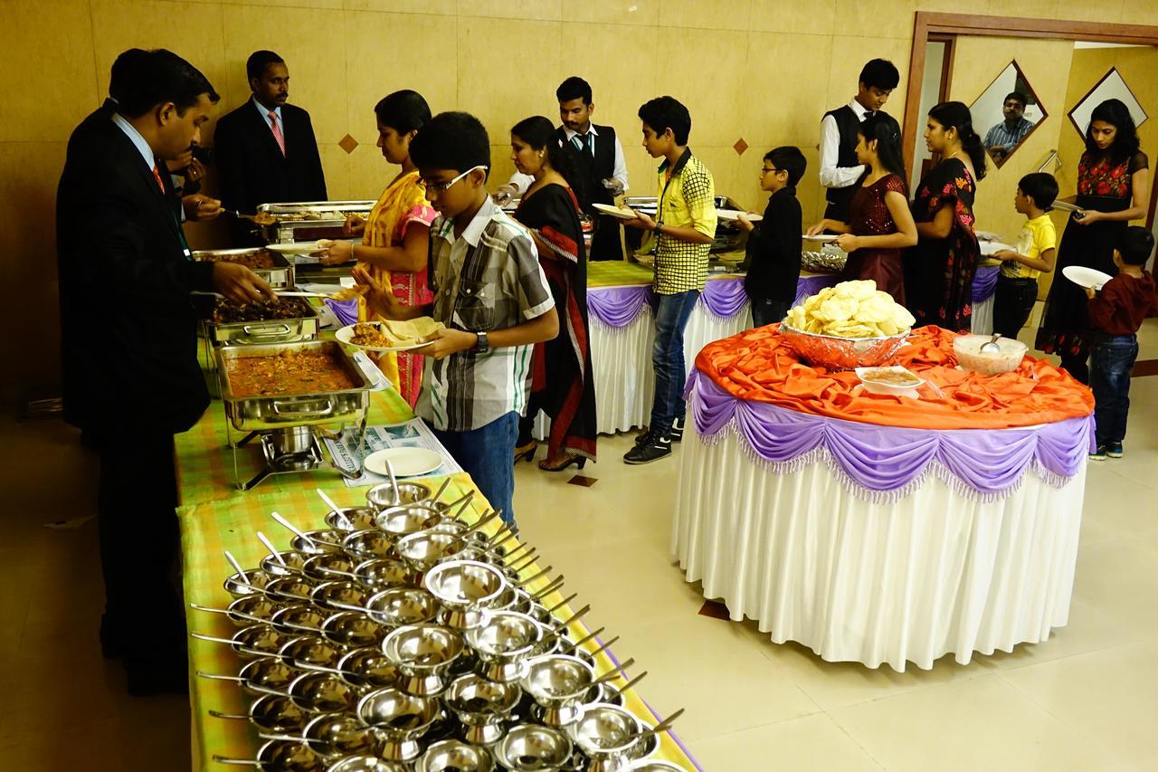 Kallelys Park Inn, Chalakudy ,Thrissur Kizhake Chālakudi Buitenkant foto