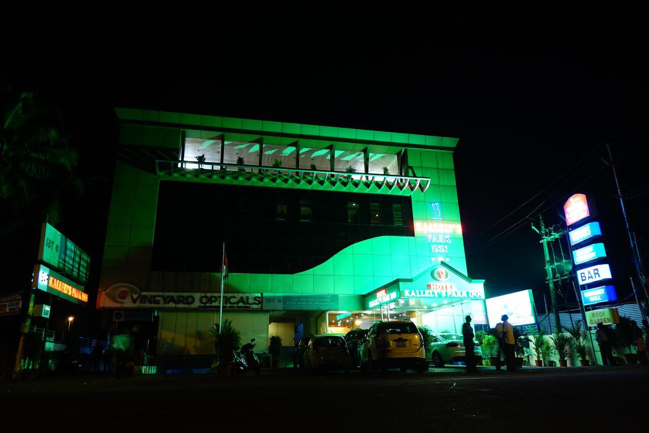 Kallelys Park Inn, Chalakudy ,Thrissur Kizhake Chālakudi Buitenkant foto