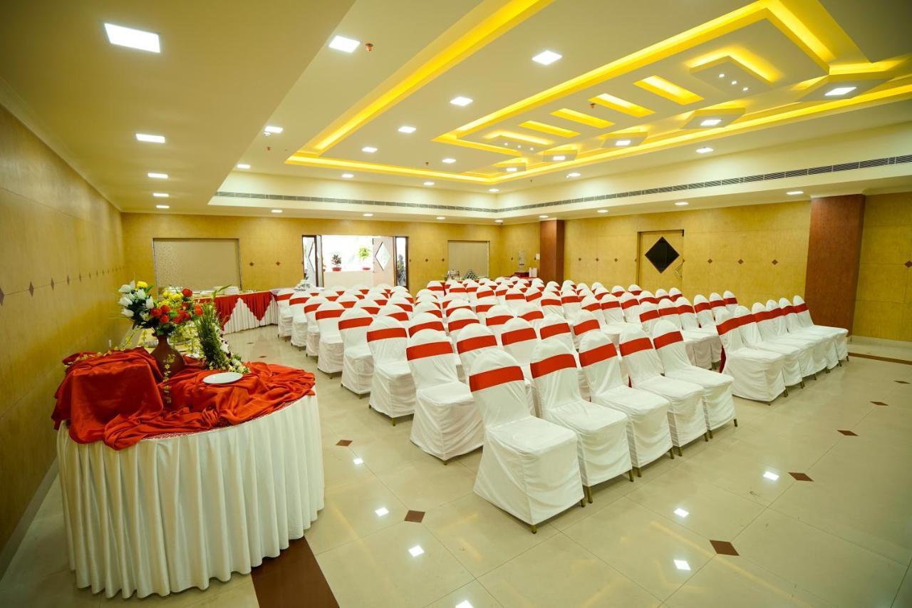 Kallelys Park Inn, Chalakudy ,Thrissur Kizhake Chālakudi Buitenkant foto