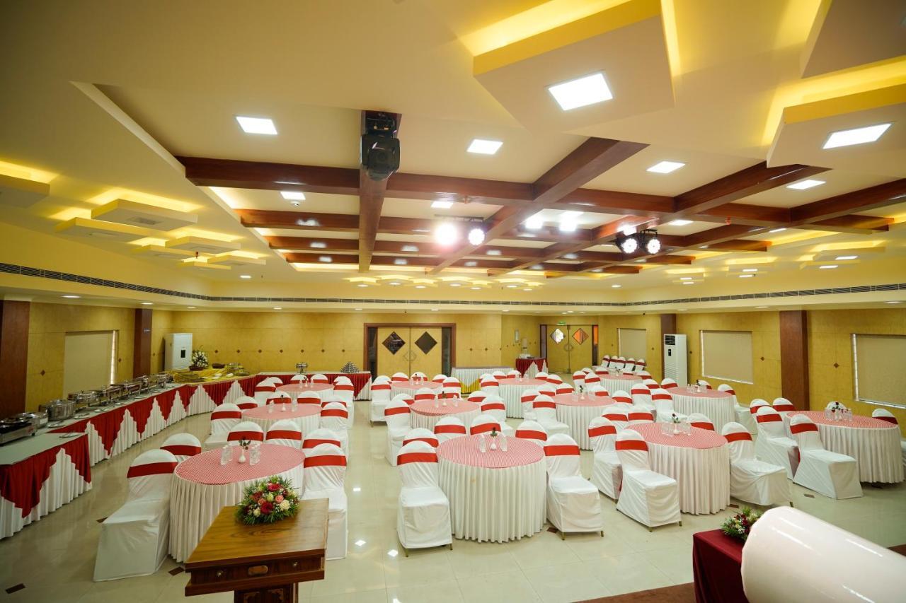 Kallelys Park Inn, Chalakudy ,Thrissur Kizhake Chālakudi Buitenkant foto