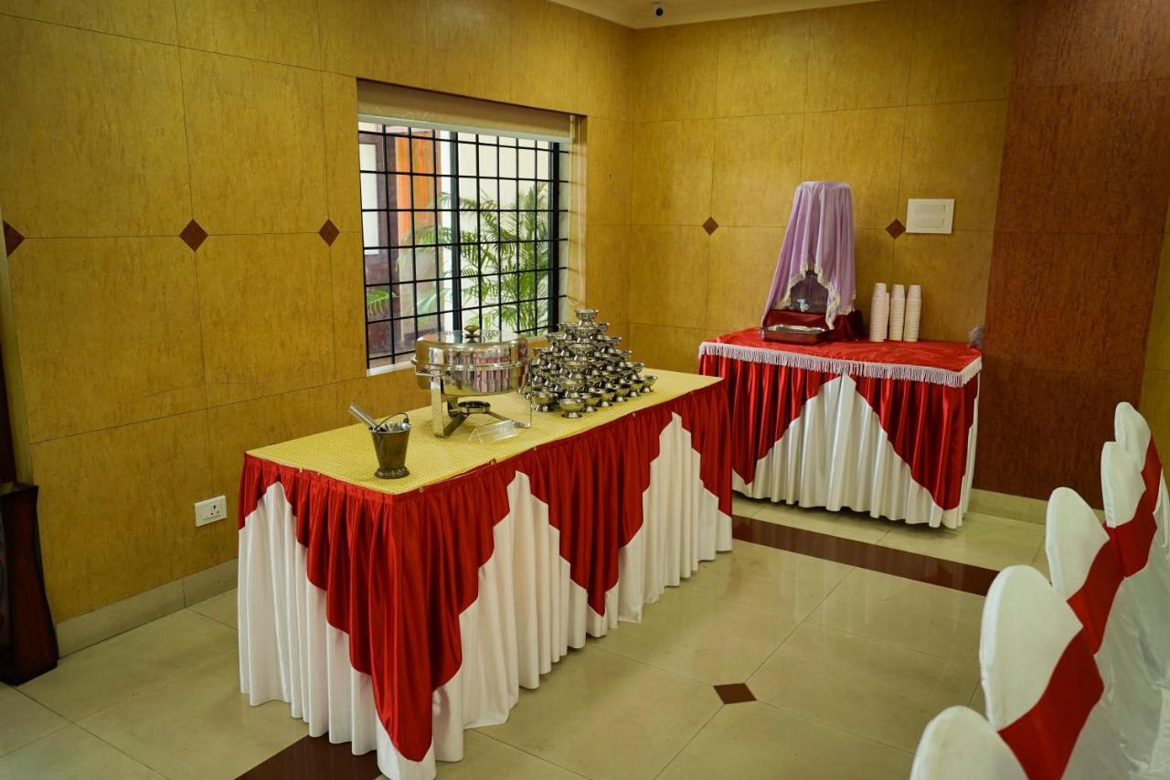 Kallelys Park Inn, Chalakudy ,Thrissur Kizhake Chālakudi Buitenkant foto