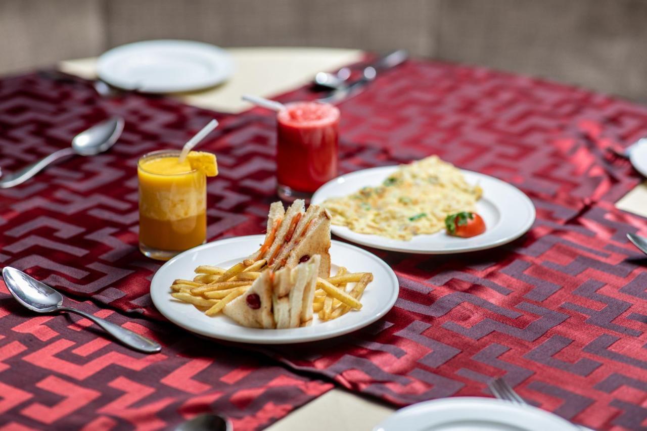 Kallelys Park Inn, Chalakudy ,Thrissur Kizhake Chālakudi Buitenkant foto