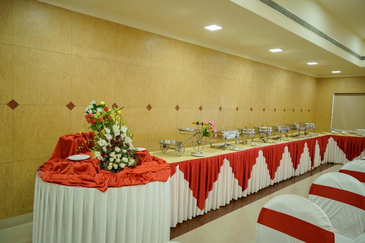 Kallelys Park Inn, Chalakudy ,Thrissur Kizhake Chālakudi Buitenkant foto