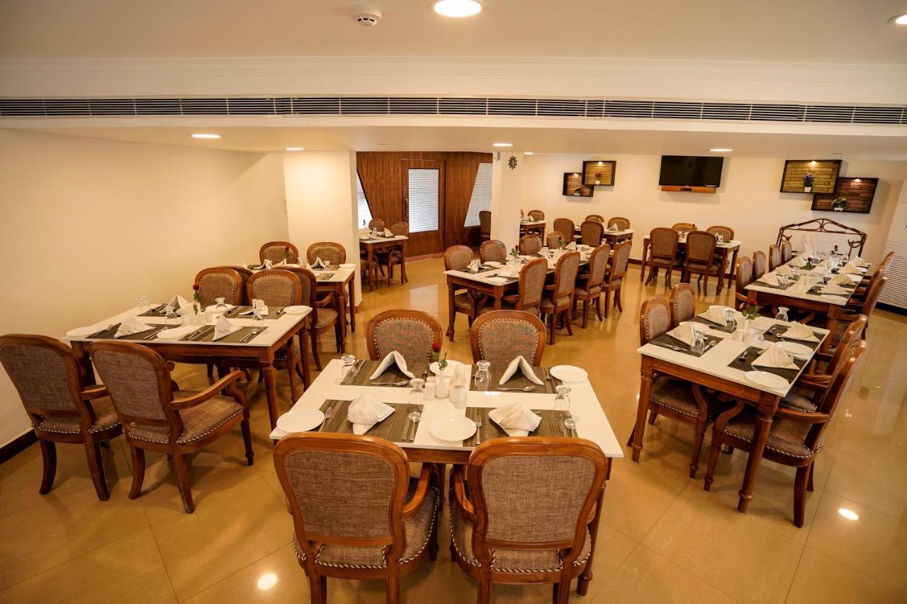 Kallelys Park Inn, Chalakudy ,Thrissur Kizhake Chālakudi Buitenkant foto